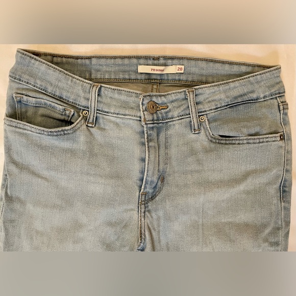 Levi's- Women's Skinny Jeans (28) - Picture 2 of 3